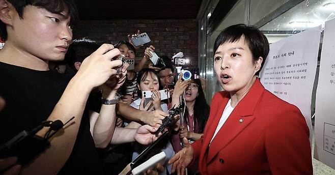 상황에 대해 설명하는 김은혜 의원. 연합뉴스