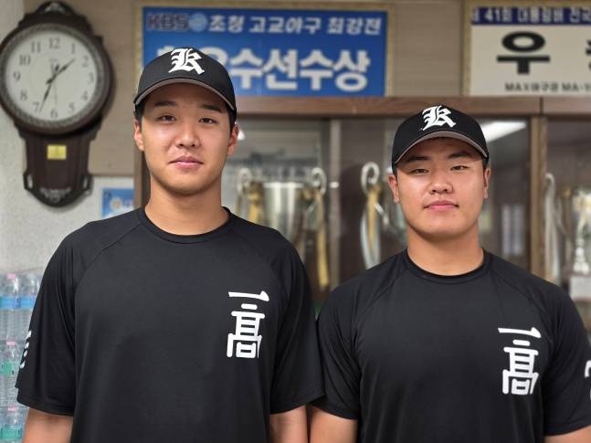 광주일고 김선빈(오른쪽)과 박찬민이 2일 광주일고에서 스타뉴스와 만나 인터뷰했다. /사진=김동윤 기자