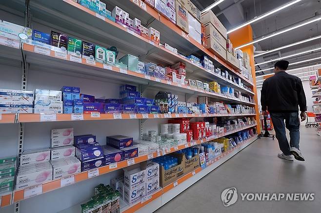 약국에 진열된 건강기능식품 [연합뉴스 자료사진. 재판매 및 DB 금지]