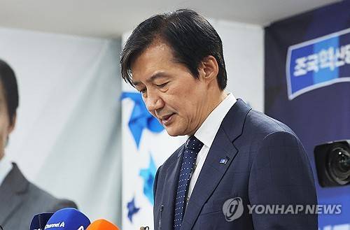 선거 패배 인정하는 조국     (평택=연합뉴스) 홍기원 기자 = 경기 평택을 국회의원 재선거에 출마한 조국혁신당 조국 후보가 4일 경기도 평택시 선거사무소에서 선거 패배를 인정하고 있다. 2026.6.4
    xanadu@yna.co.kr
(끝)