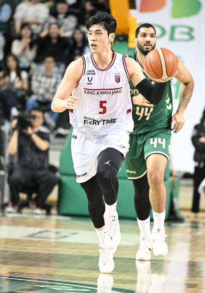 2026년 FA 시장에서 안양 정관장과 재계약한 변준형. 사진제공=KBL