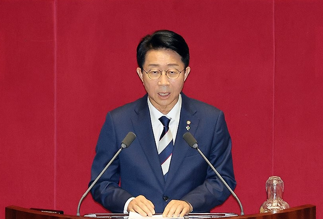 22대 후반기 국회의장에 선출된 더불어민주당 조정식 의원이 5일 국회에서 열린 '제436회 국회(임시회) 제1차 본회의'에서 당선 인사를 하고 있다. ⓒ연합뉴스