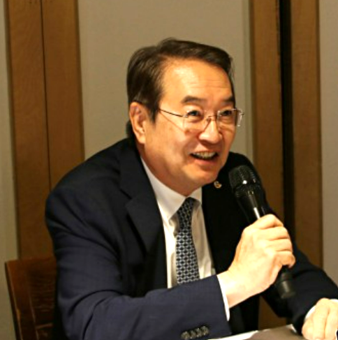 이건우 DGIST 총장이 5일 서울 광화문에서 열린 기자 간담회에서 영재 발굴부터 AI대학 신설, 딥테크 창업까지 이어지는 AX 전주기 생태계 구축 계획에 대해 발표하고 있다. DGIST 제공.