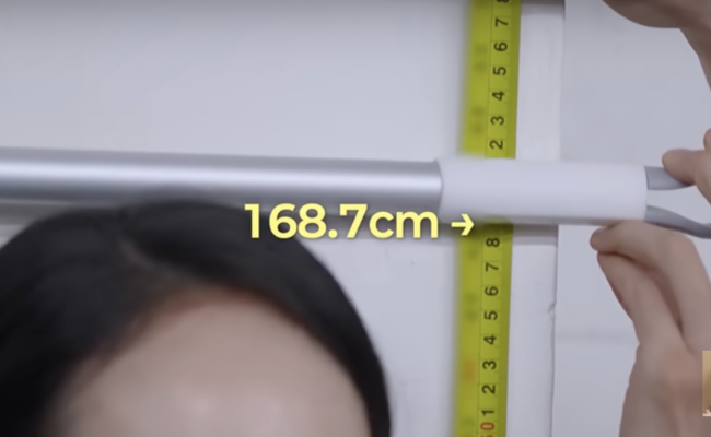 Actress Han Ga In revealed her upper body workout routine ahead of the summer, and she also addressed the height controversy.On April 4, Han released a video on his channel titled 168.7cm and 52kg Han Gains actual daily biceps workout (+ height verification).Theres less than a month left of summer, he said, adding, The weather is getting hotter quickly, so I have to go on a diet.Upper body exercises are essential for women, he said, introducing a workout that focuses on the forearms and shoulder lines.After finishing the workout, Han Gain laughed and said, I think I look like I have a big belly, and expressed confidence, saying, Everyone can do it because I did it.He continued, If there is another part you want to lose, I will try my best, and said, I will get rid of the belly fat, causing laughter.The most unexpected part of the video was when the crew suddenly offered to measure her height. The production crew suddenly suggested measuring her height, to which she responded, Whats wrong with everyone? It was explained that it was because of the height controversy that had been going on online.Before the measurement, she was embarrassed, saying, I dont know why I have to do this, but when she saw the result, she laughed. The actual measurement result was 168.7 centimeters, which is almost the same as her profile height, putting an end to the height controversy.YouTube
