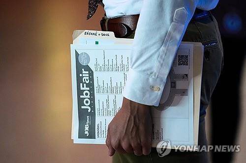 미 플로리다주 한 채용박람회의 구직자 [AP 연합뉴스 자료사진. 재판매 및 DB 금지]
