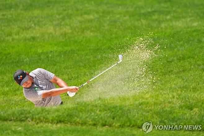 벙커샷을 시도하는 김시우 [AFP=연합뉴스]