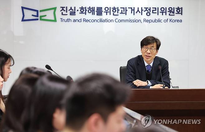 인사말 하는 송상교 위원장 [연합뉴스 자료사진]