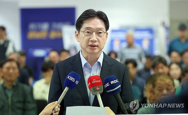 6·3 지방선거 패배 입장 밝히는 김경수 민주당 경남지사 후보 [연합뉴스 자료사진]