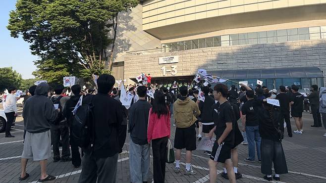 잠실 개표소 시위 이틀째. 연합뉴스