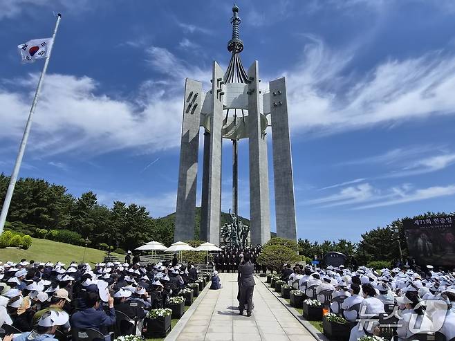 6일 부산 중구 중앙공원 충혼탑에서 제71호 현충일 추념식 모습. 2026.6.6/뉴스1 ⓒ News1 임순택 기자