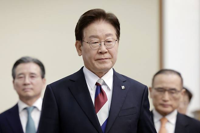 이재명 대통령은 4일 청와대회의에서 선거에 반영된 국민의 뜻을 겸허히 받들겠다고 밝혔다. 뉴스1