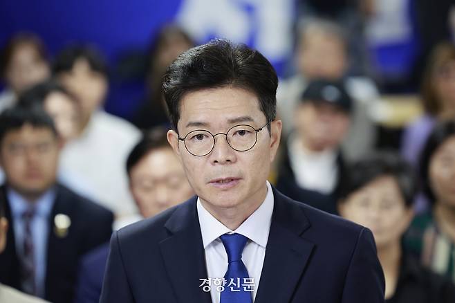 정원오 더불어민주당 서울시장 후보가 지난 4일 서울 중구 세종대로 캠프에서 서울시장 선거 관련 입장을 밝히고 있다. 문재원 기자