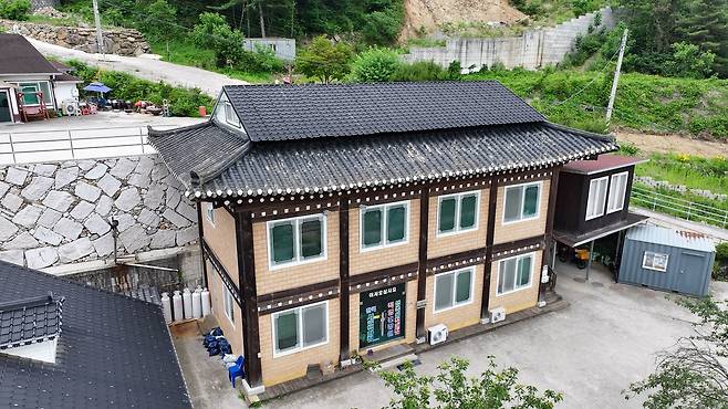 경기도 가평군 가평읍 하색리의 한 근린생활·주택 시설이 오는 24일 3억원대 최저입찰가격에 경매가 이뤄질 전망이다. 이건욱 PD