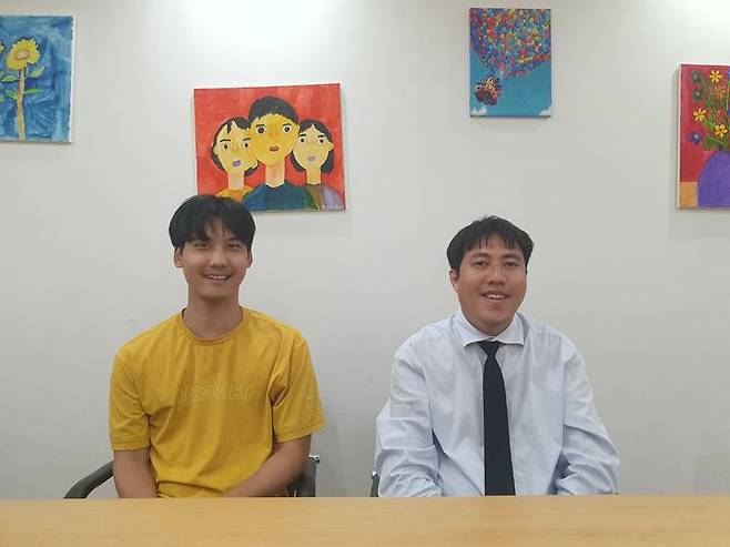[수원=뉴시스] 구무서 기자 = 지난 5일 뉴시스와 인터뷰를 나눈 강산(왼쪽)씨와 황문수씨 2026.06.05. nowest@newsis.com *재판매 및 DB 금지