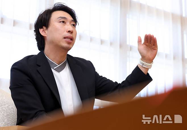 [서울=뉴시스] 최진석 기자 = 원불교 열쇠교당 정효천 교무가 5일 서울 동작구 원불교소태산 기념관에서 뉴시스와 인터뷰를 하고 있다. 2026.06.06. myjs@newsis.com