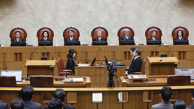조희대 대법원장과 대법관들이 5월21일 서울 대법원에서 금속노조 현대중공업지부 사내하청지회가 사 측을 상대로 낸 단체교섭 청구소송 상고심 선고를 위해 입장해 있다. ⓒ연합뉴스