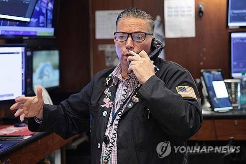 뉴욕 증권거래소의 트레이더 [AFP=연합뉴스 자료사진. 재판매 및 DB 금지]