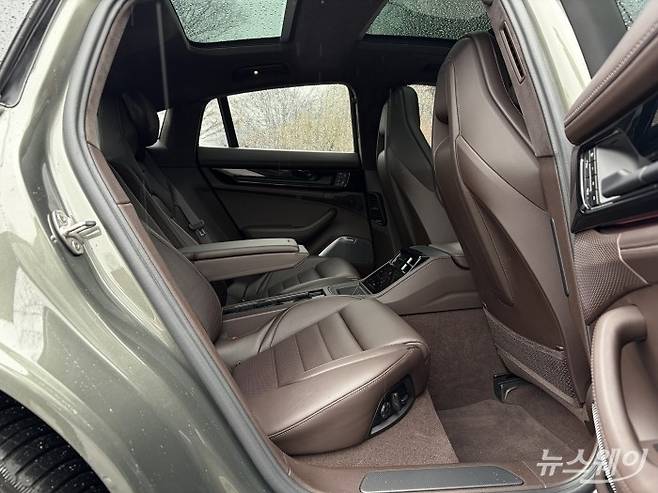 포르쉐 파나메라 GTS 2열. 사진=권지용 기자