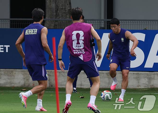대한민국 축구대표팀 황희찬이 6일(현지시간) 멕시코 할리스코 과달라하라에 위치한 '치바스 베르데 바예' 훈련장에서 열린 2026 국제축구연맹(FIFA) 북중미월드컵 피파 커뮤니티 트레이닝(오픈 트레이닝)에서 훈련을 하고 있다. 2026.6.7 ⓒ 뉴스1 임세영 기자