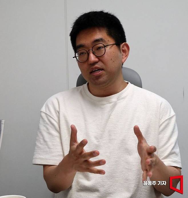 안찬봉 클리브  대표가 아시아경제와 인터뷰를 하고 있다. 윤동주 기자
