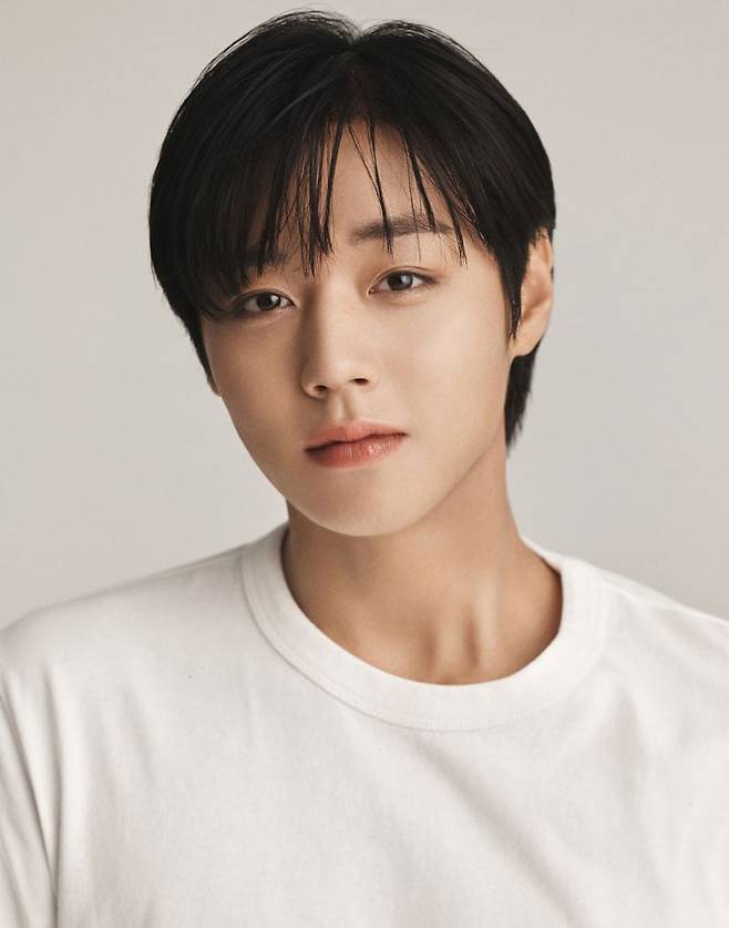 흥행 배우 박지훈. 최근 솔로 앨범도 발표한 그는 팬콘서트 'RE:FLECT'를 통해 도쿄를 시작으로 쿠알라룸푸르·호찌민·하노이·홍콩·타이베이·방콕·싱가포르·마닐라·자카르타로 이어지는 아시아 투어에 나섰다/YY엔터테인먼트