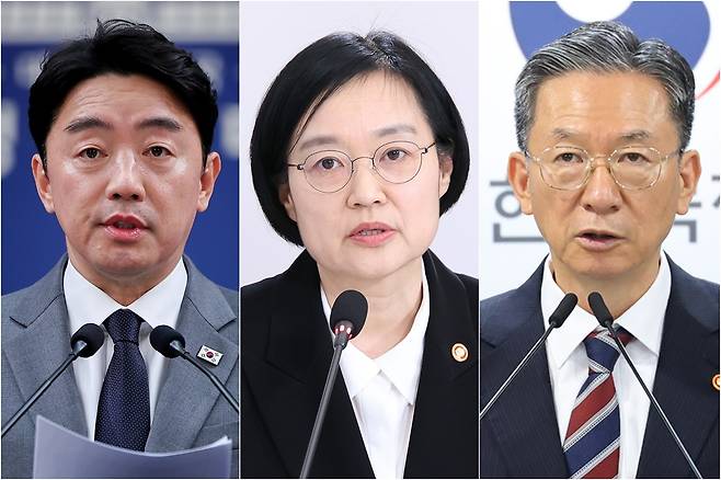 강훈식 대통령 비서실장·한성숙 중소벤처기업부 장관·정성호 법무부 장관. 연합뉴스