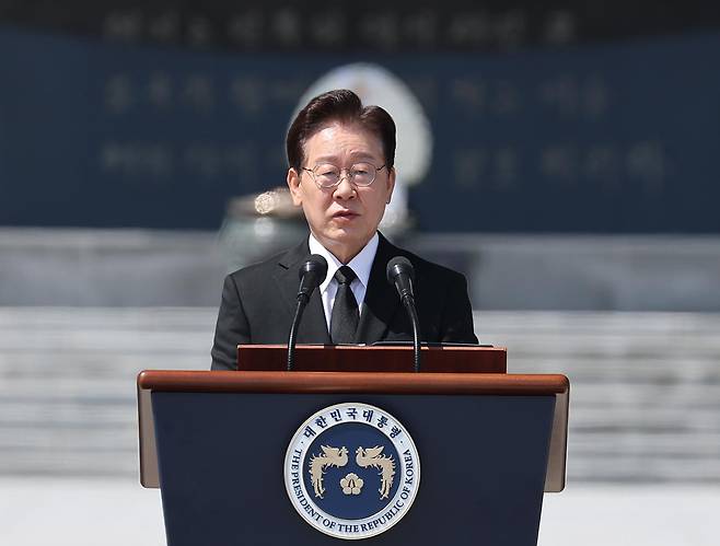 이재명 대통령이 6일 국립서울현충원에서 열린 제71회 현충일 추념식에서 추념사를 하고 있다. 뉴시스