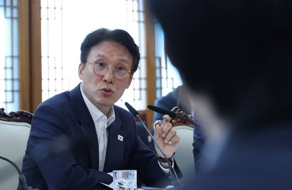 김민석 국무총리가 7일 서울 종로구 정부서울청사에서 열린 지방선거 관리 관련 대학생과 간담회에서 발언하고 있다. [사진=연합뉴스]