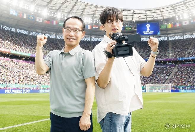 ‘2026 FIFA 북중미 월드컵’에 파견되는 경기일보 권종오 디지털미디어국 부국장(왼쪽)과 김종연 PD. 인공지능(AI) 활용 이미지. 홍기웅기자