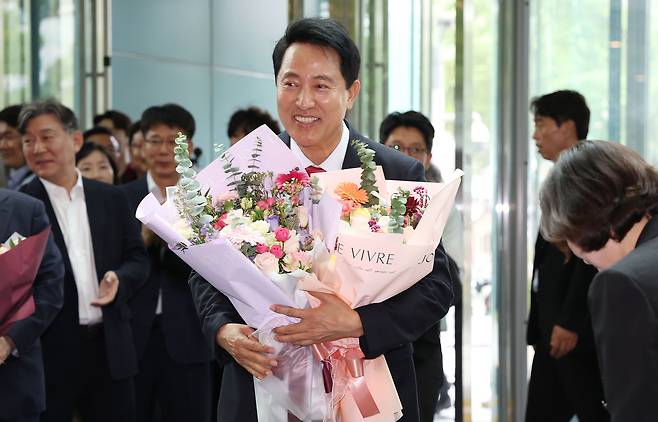 오세훈 서울시장이 서울시청에서 당선 소감을 말하고 있다. [연합뉴스]