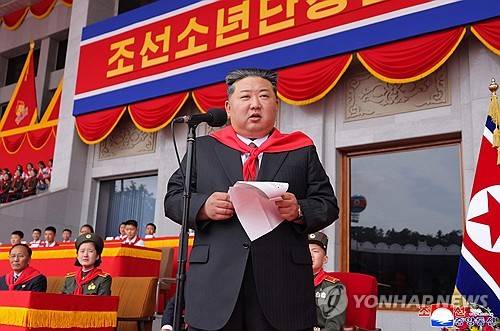 김정은, 소년단 창립 80주년 기념행사에서 연설 (평양 조선중앙통신=연합뉴스) 김정은 북한 국무위원장이 6일 조선소년단 창립 80주년 기념행사에 직접 참석해 북한의 미래 세대인 소년단원들을 다독이고 체제 결속을 다졌다고 조선중앙통신이 7일 보도했다. [조선중앙통신 홈페이지 캡처] 2026.6.7      [국내에서만 사용가능. 재배포 금지. For Use Only in the Republic of Korea. No Redistribution] nkphoto@yna.co.kr