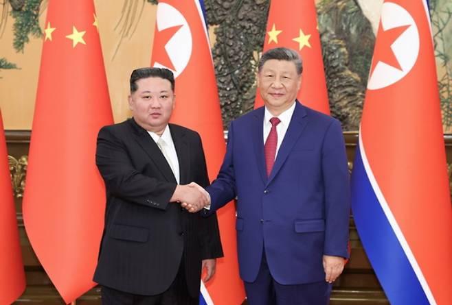 지난해 2025년 9월 4일 베이징에서 열린 북한과 중국의 정상회담. 당시 김정은 위원장은 중국의 항일전쟁 승리 80주년 기념 행사 및 열병식에 참석하기 위해 중국을 방문했다. 북중 정상은 9개월 만에 다시 평양에서 만날 예정이다. 중국 외교부 홈페이지 캡처