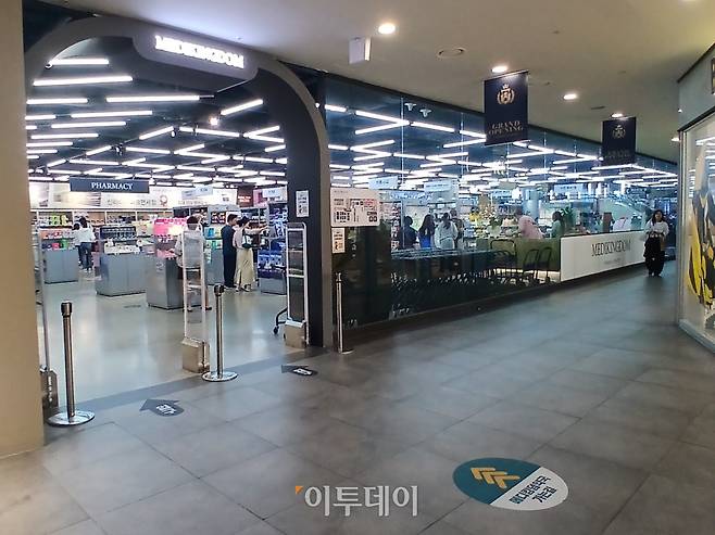 서울 용산구 전자랜드 신관 1층에 위치한 창고형 약국 ‘메디킹덤’ 입구 모습.(한성주 기자 hsj@)