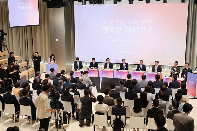 박홍근 기획예산처 장관이 8일 서울 마포구 SVC 서울에서 열린 '지출구조조정 열린 토론회'에서 인사말을 하고 있다. 연합뉴스