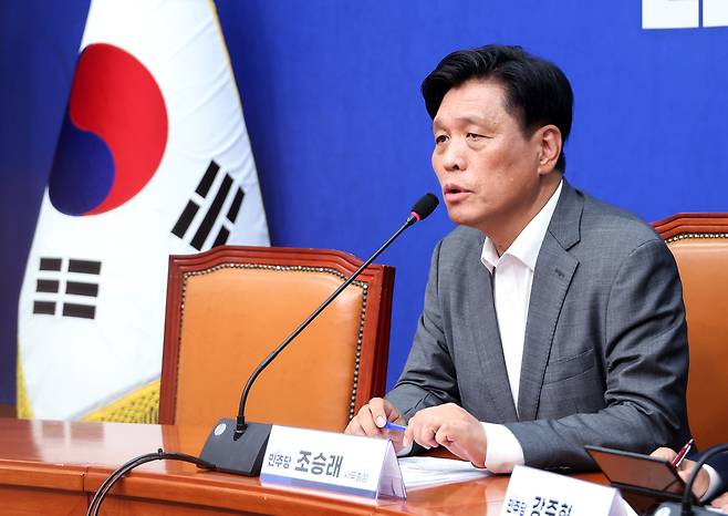 더불어민주당 조승래 사무총장이 8일 국회에서 당무 현안과 관련한 기자 간담회를 열고 있다. 연합뉴스