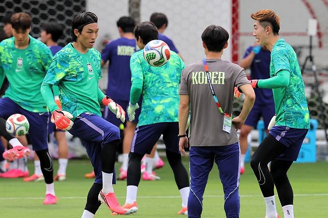 ▲ 한국 축구 국가대표팀 김승규(왼쪽)가 7일(한국 시간) 멕시코 자포판 치바스 바예 베르데에서 진행된 훈련에서 조현우와 호흡을 맞추고 있다. 연합뉴스
