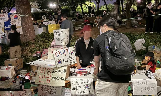 잠실 개표소 봉쇄 시위 [촬영 한지은]