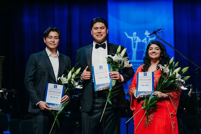 제44회 벨베데레 성악콩쿠르 수상자. 왼쪽부터 3위 김선진, 1위 박성민, 2위 라자비 [벨베데레 성악콩쿠르 누리집]