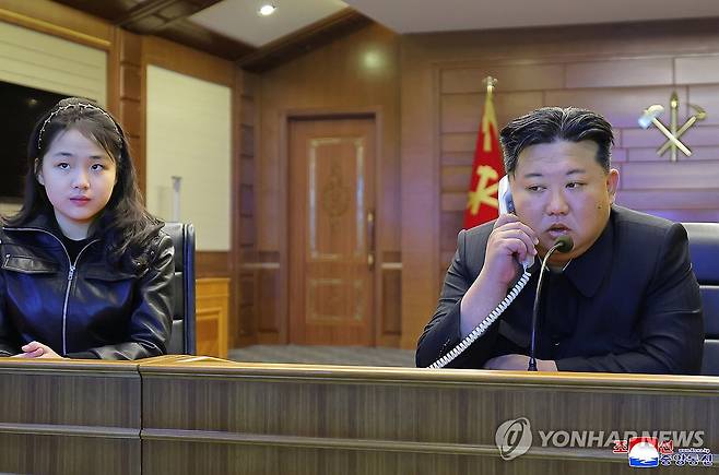 북한, '최현호' 순항미사일 시험발사 진행…김정은 화상 참관 (평양 조선중앙통신=연합뉴스) 김정은 북한 국무위원장이 화상으로 참관한 가운데 지난 10일 구축함 최현호에서 순항미사일 시험발사를 진행했다고 조선중앙통신이 11일 보도했다. 이날 김 위원장의 딸 주애도 함께 화상으로 시험발사를 참관했다. 2026.3.11 
    [국내에서만 사용가능. 재배포 금지. For Use Only in the Republic of Korea. No Redistribution] nkphoto@yna.co.kr
