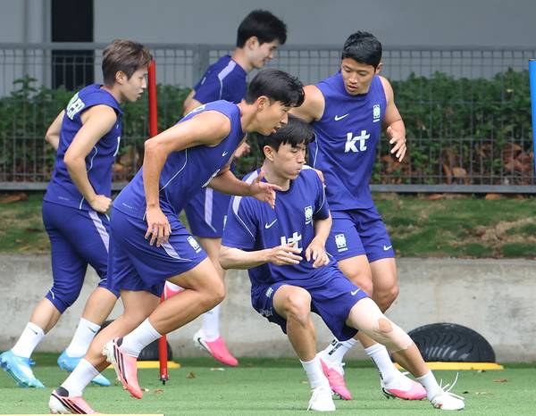 2026 북중미 월드컵에 출전하는 한국 축구 국가대표팀 선수들이 8일(현지시각) 멕시코 과달라하라 인근 사포판의 치바스 바예 베르데에서 훈련하고 있다. /연합뉴스