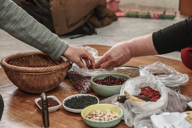 씨앗 보존은 여성농민의 삶과 강하게 연결돼 있다. (사진 문준희 사진작가)/뉴스펭귄