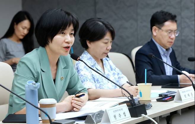 현수엽 복지부 제1차관이 9일 서울역 회의실에서 '기초연금 개편방향 전문가 포럼'을 열고 전문가 의견을 청취했다.(사진=복지부)