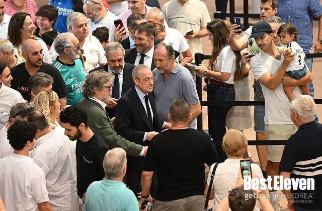 회장 선거에 포착된 플로렌티노 페레즈 회장