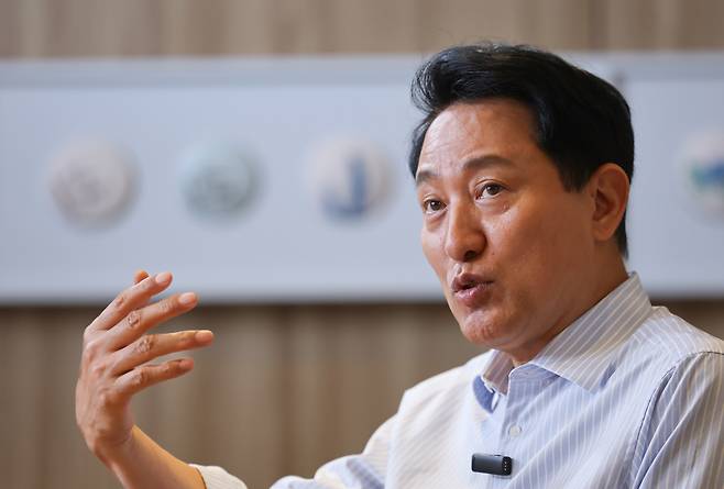 8일 서울시청에서 오세훈 시장이 조선일보와 인터뷰를 하고 있다. /장경식 기자