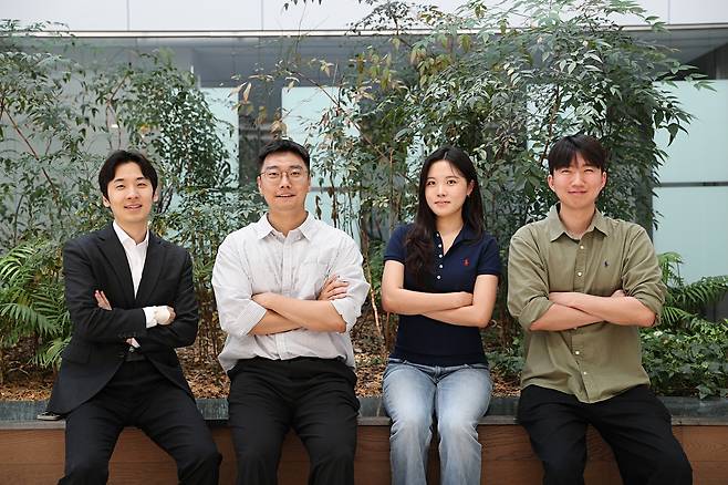 윤성훈(왼쪽부터) DGIST 전기전자컴퓨터공학과 교수, 이상진,  최효빈, 박재일 연구원.[DGIST 제공]