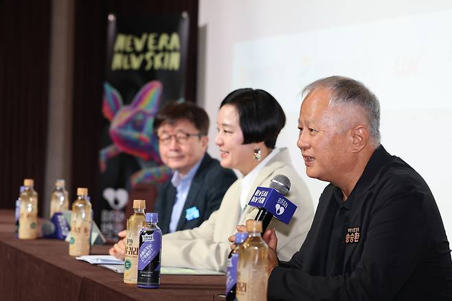 송승환 부천국제판타스틱영화제 개막식 총감독이 9일 서울 마포구 서울가든호텔에서 열린 제30회 부천국제판타스틱영화제 공식 기자회견에서 인사말을 하고 있다. [연합]