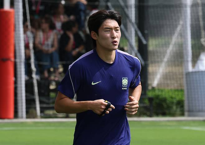 한국 축구대표팀 배준호가 6일(현지 시간) 멕시코 과달라하라 인근 사포판의 치바스 바예 베르데에서 열린 훈련에서 홀로 러닝을 하고 있다. 뉴스1