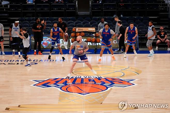 NBA 파이널 3차전 앞두고 훈련중인 뉴욕 닉스 [AP 연합뉴스. 재판매 및 DB 금지]