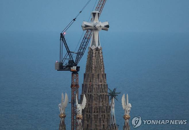 172.5m 예수 그리스도의 탑과 상단의 십자가 [로이터=연합뉴스 자료사진. 재판매 및 DB 금지]