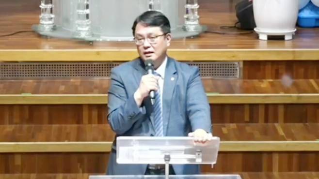 2025년 7월 27일 저녁 예배에서 최정규 목사는 재정 문제를 제기한 교인들을 향해 주체가 누구인지, 근거는 무엇인지 밝히라며 "불가피하게 여러 조치를 할 수밖에 없다"고 말했다. 뉴스앤조이 자료사진